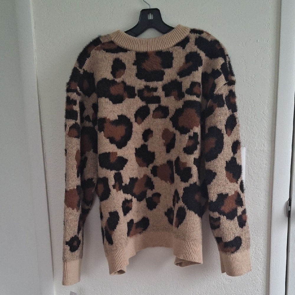 Elegan Tan and Brown Animal Print Sweater - Picture 6 of 7